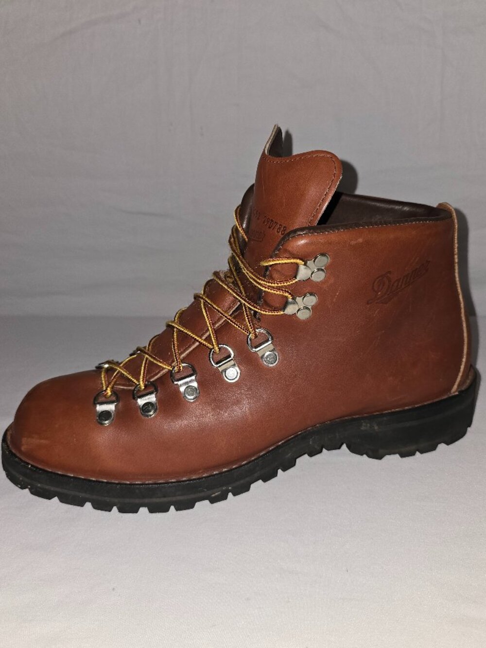 Vtg Danner Mountain Light Leather Outdoor Hiking Boots Vibram 3052 Size 10.5 D